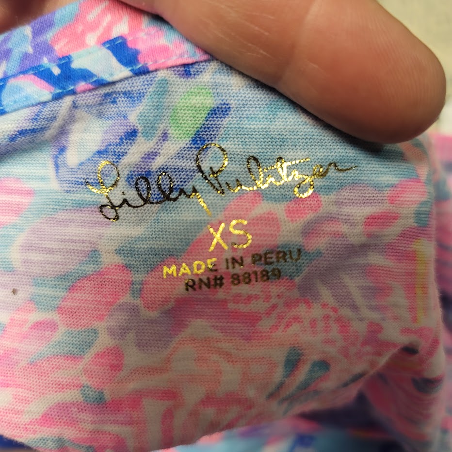 Lilly Pulitzer XS vneck womens shirt Etta colorful splendor in the sands print