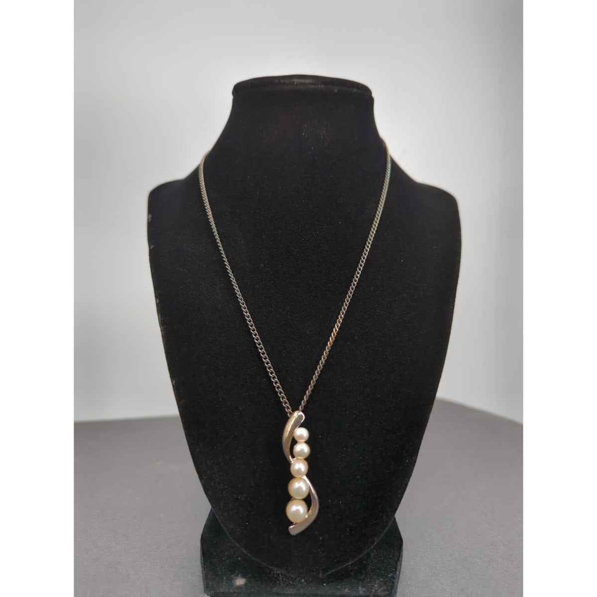 Vintage Fashion Necklace faux encased pearl Pendant with matching earrings