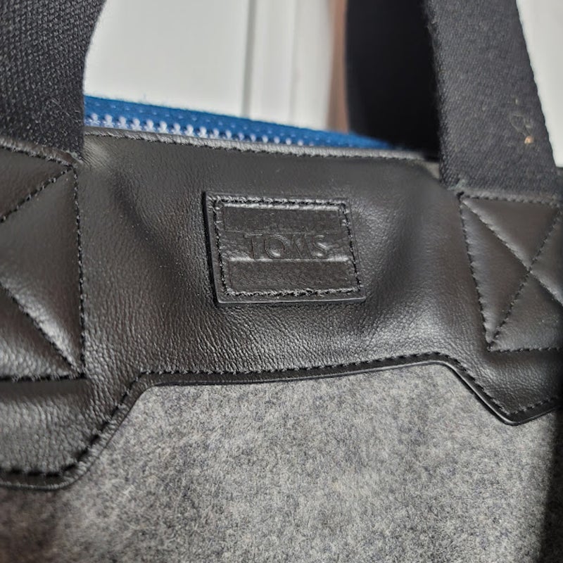 Tom's bag Gray and black large tote Felt  Shoulder and Handheld straps TRAVEL