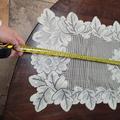 Vintage lacy table runner leaves leaf motif design rectangle white