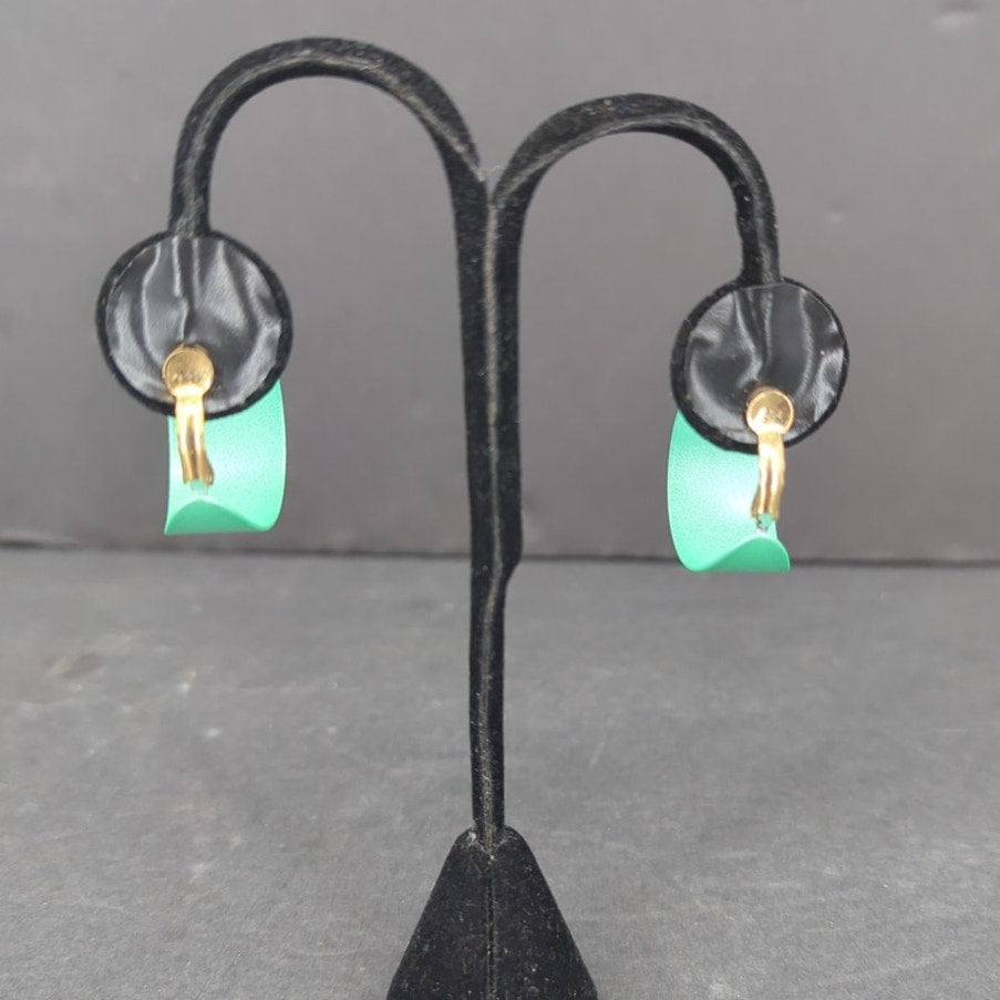 Vintage Glossy Green High Polish Enamel Huggie Hoop Wrap Clip On Earrings Retro