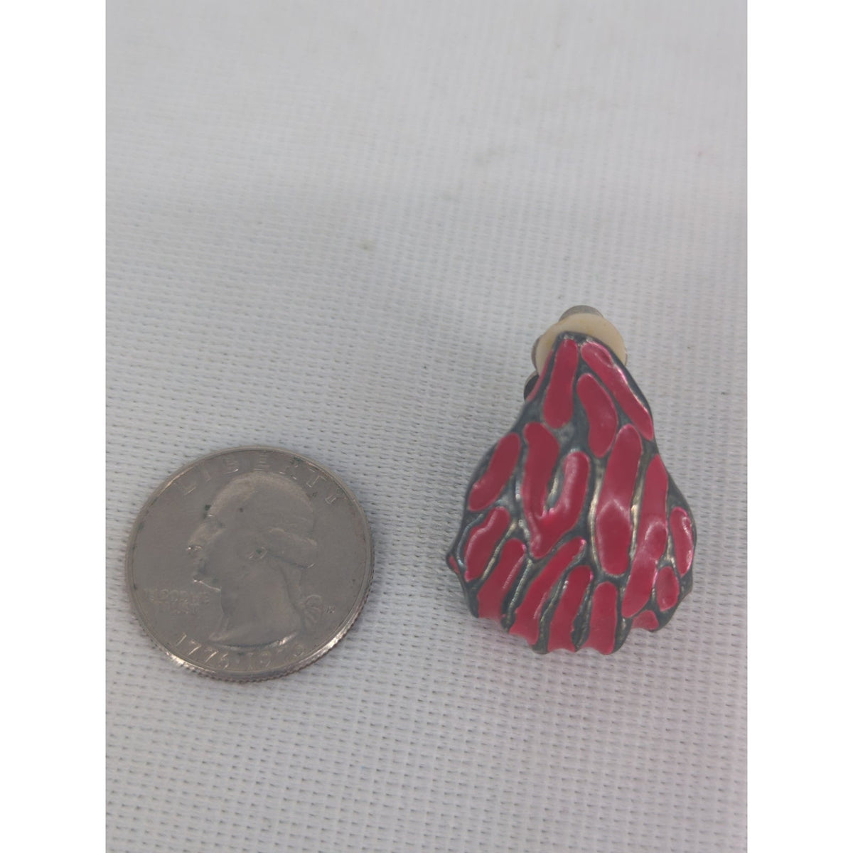 Vintage 1980s Bright Pink & Gunmetal Enamel Flame Clip-On Earrings