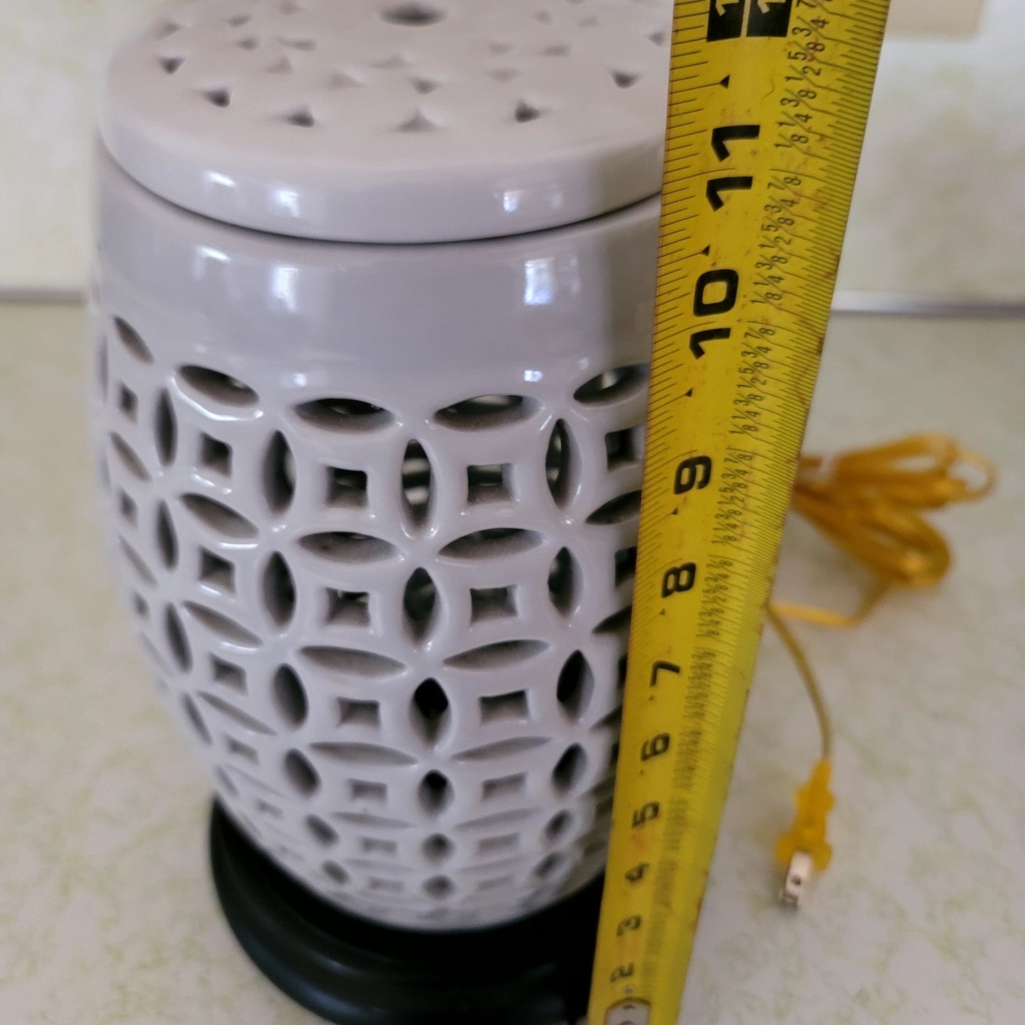 Chinoiserie Blanc de Chine pierce porcelain table lamp Black Base White Table