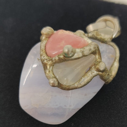Vintage Artisan Blue Agate Strawberry Quartz Pendant One Size MCM Fairy