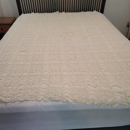 Vintage Handmade Crocheted Cream NEEDS REPAIR Bedspread Coverlet Full/Double