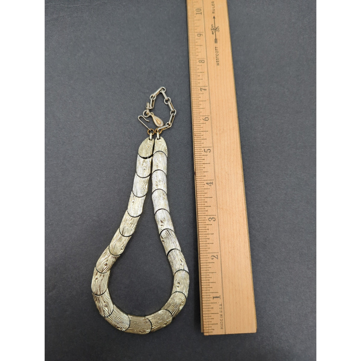 Vintage Fashion Necklace Lisner Brushed Gold-Tone Scalloped Link Collar