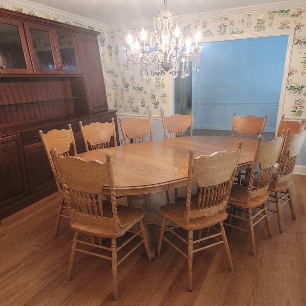 Secondhand Sandies: IMMACULATE Oak table 2 Leaves w/ 10 spindle chairs
