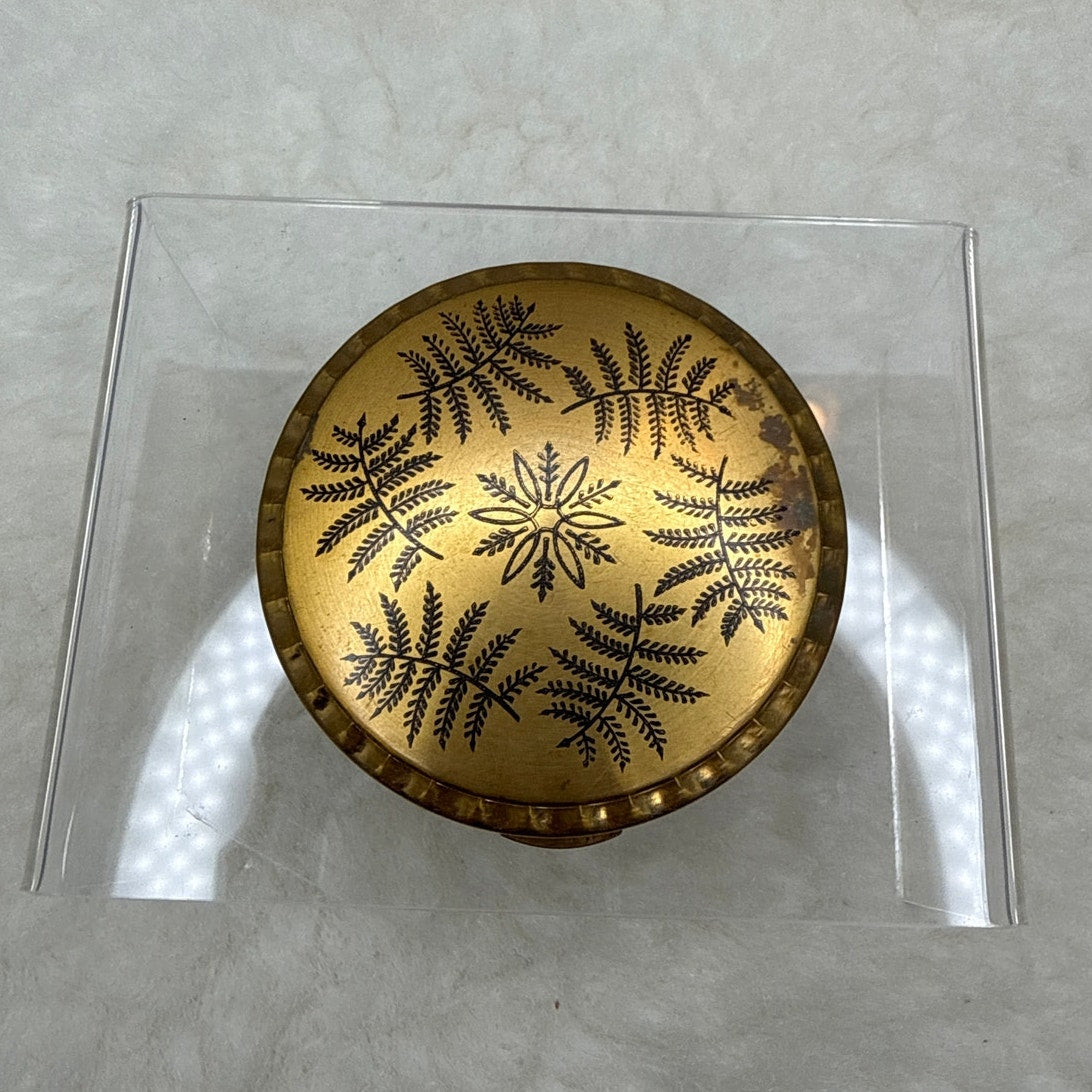 Vintage Kigu London Gold Tone Compact Fern Leaf Pristine Unused Puff Glamour