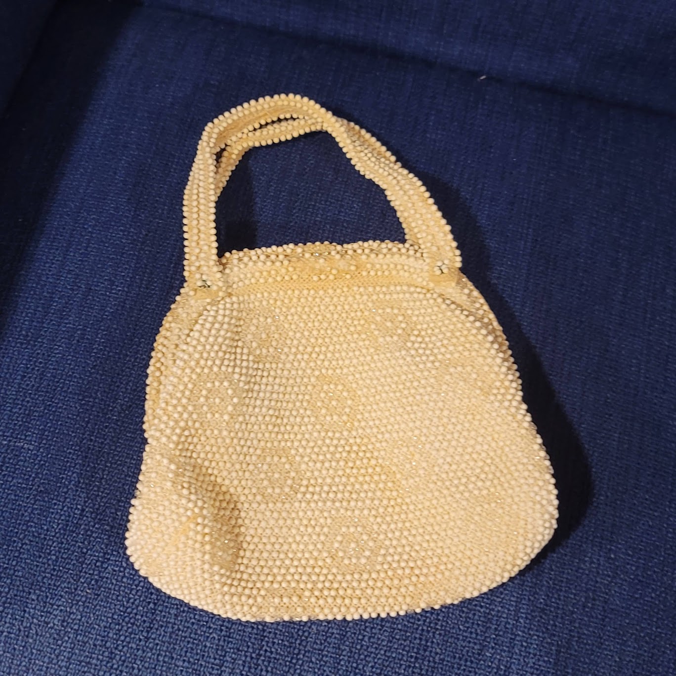 Vintage white cream ivory purse handbag clamp opening lined 1950s Dainty daisy