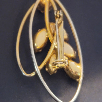 Vintage Amber Yellow Rhinestone Gold Wire Swirl Foliage Stem Brooch Pin lapel