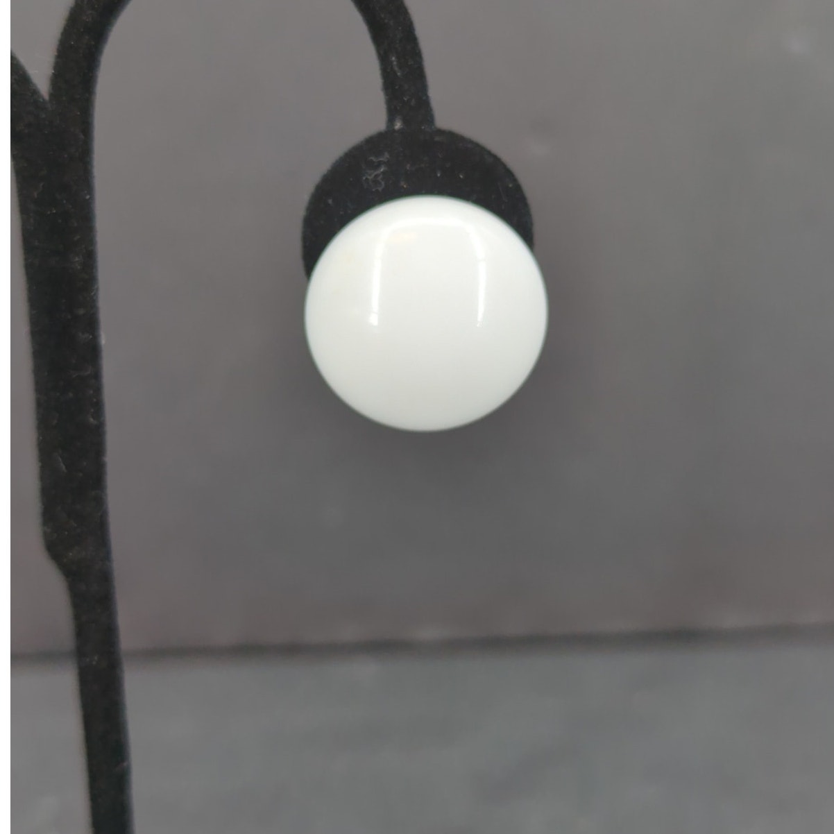 Vintage White Round Flat Disc Screw Back Earrings Retro Jewelry