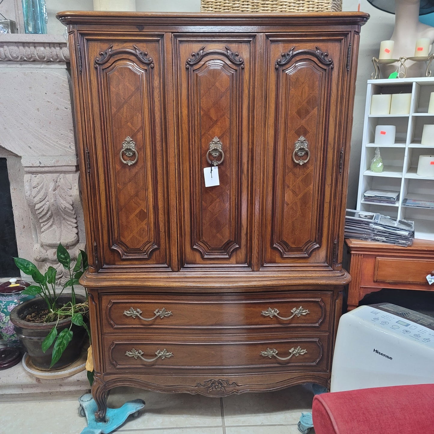 Secondhand Sandies: Mirror white chippy with finial