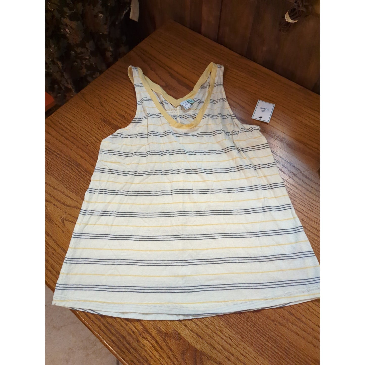 NWT Susina Striped V-Neck Tank Top Size Medium Petite casual summer Top