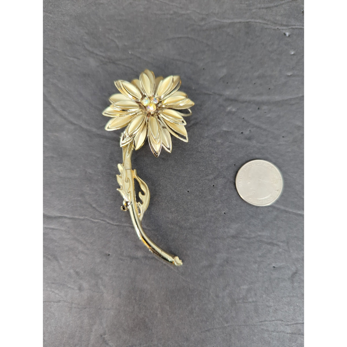 Vintage Gold Tone Layered Flower Floral Brooch Pin Mid-Century Glam Retro