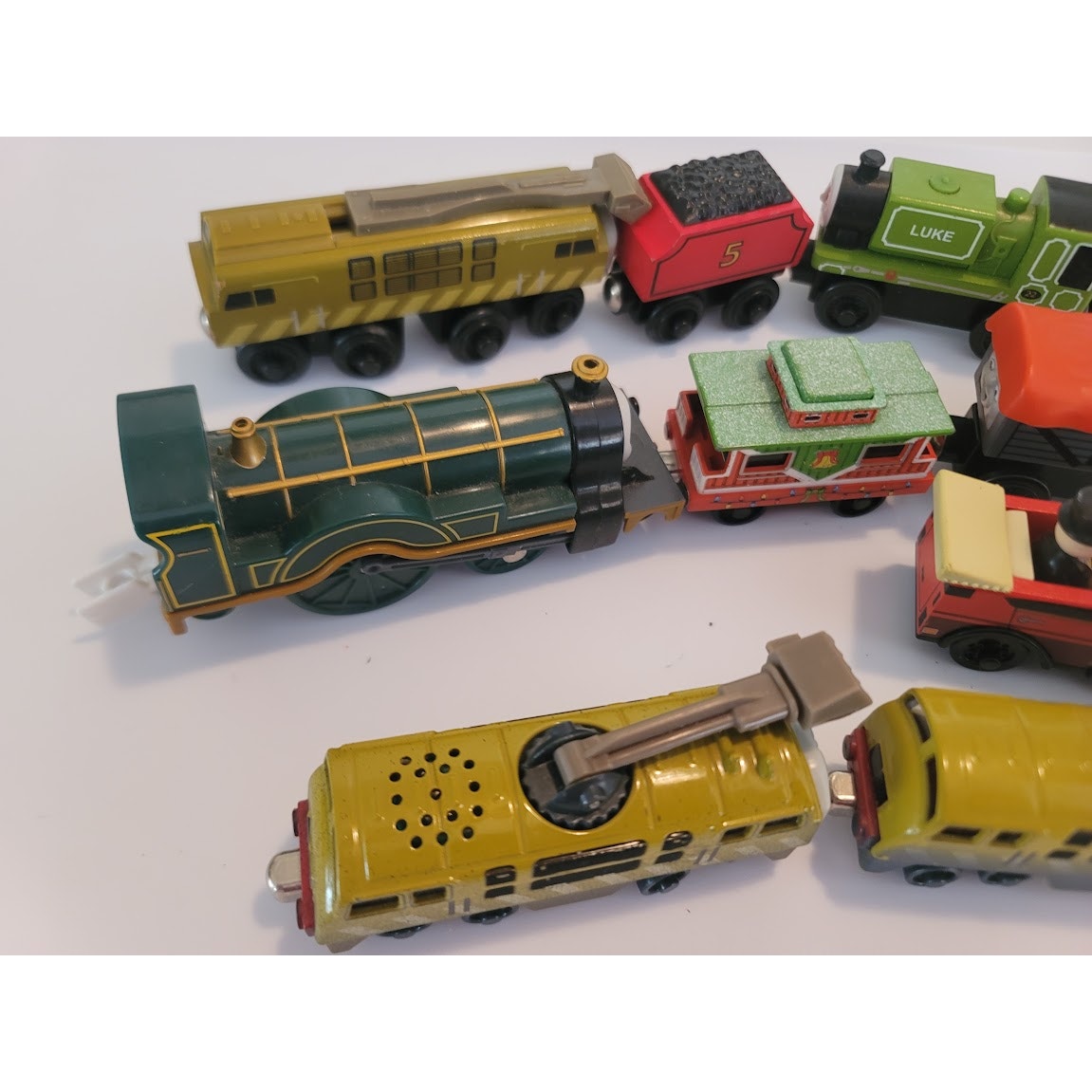 Lot 10  Pre-owned Vintage Thomas & Friends Train Various Magnetic Wood Plastic