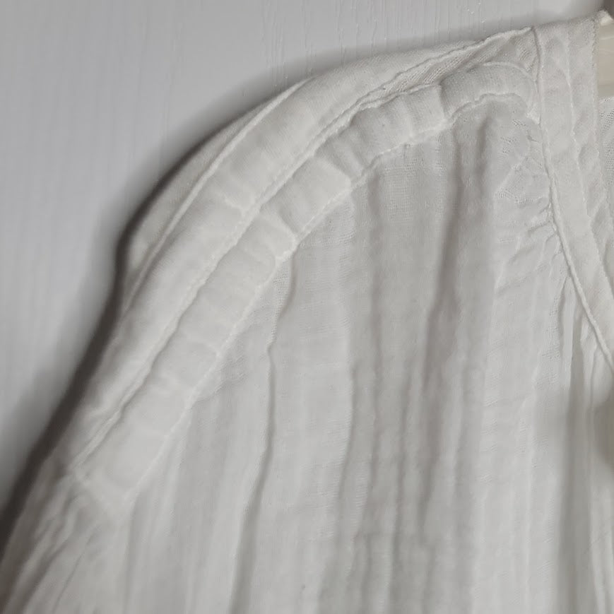 Sundays Size 3 White textured Button Up Cotton Long Sleeve V Neck Top Blouse