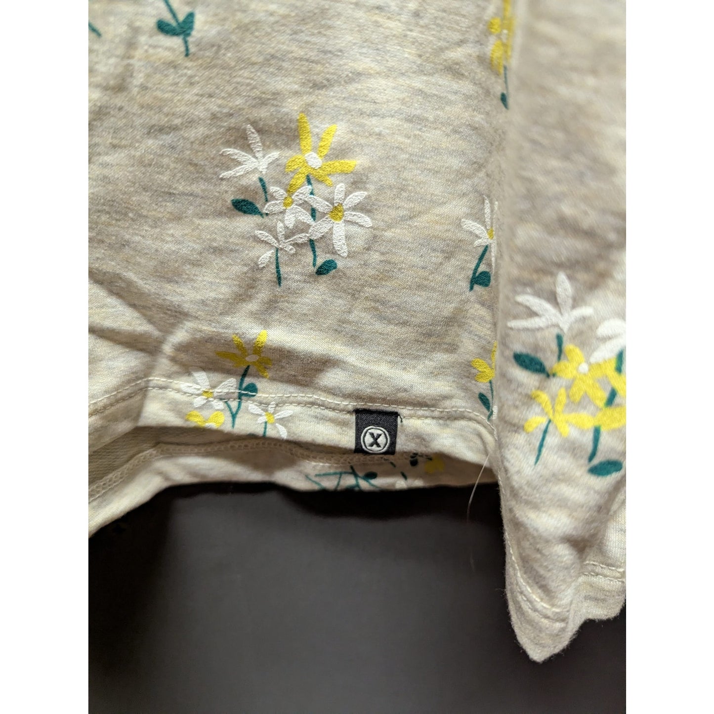 Circle X Size medium long sleeve pajama top with Flowers