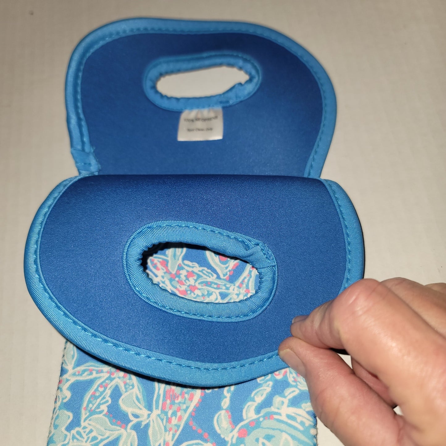 Lilly Pulitzer wine neoprene tote Pop Pop into Deep Print Travel Beach Bottle