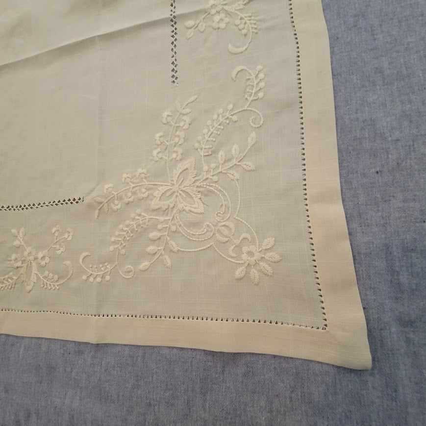 Vintage 70s Tablecloth Hand Embroidery Detail 36" x 36" SQUARE