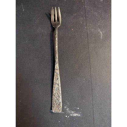 Rogers 1847 Repoussé' cocktail, seafood, or oyster fork.