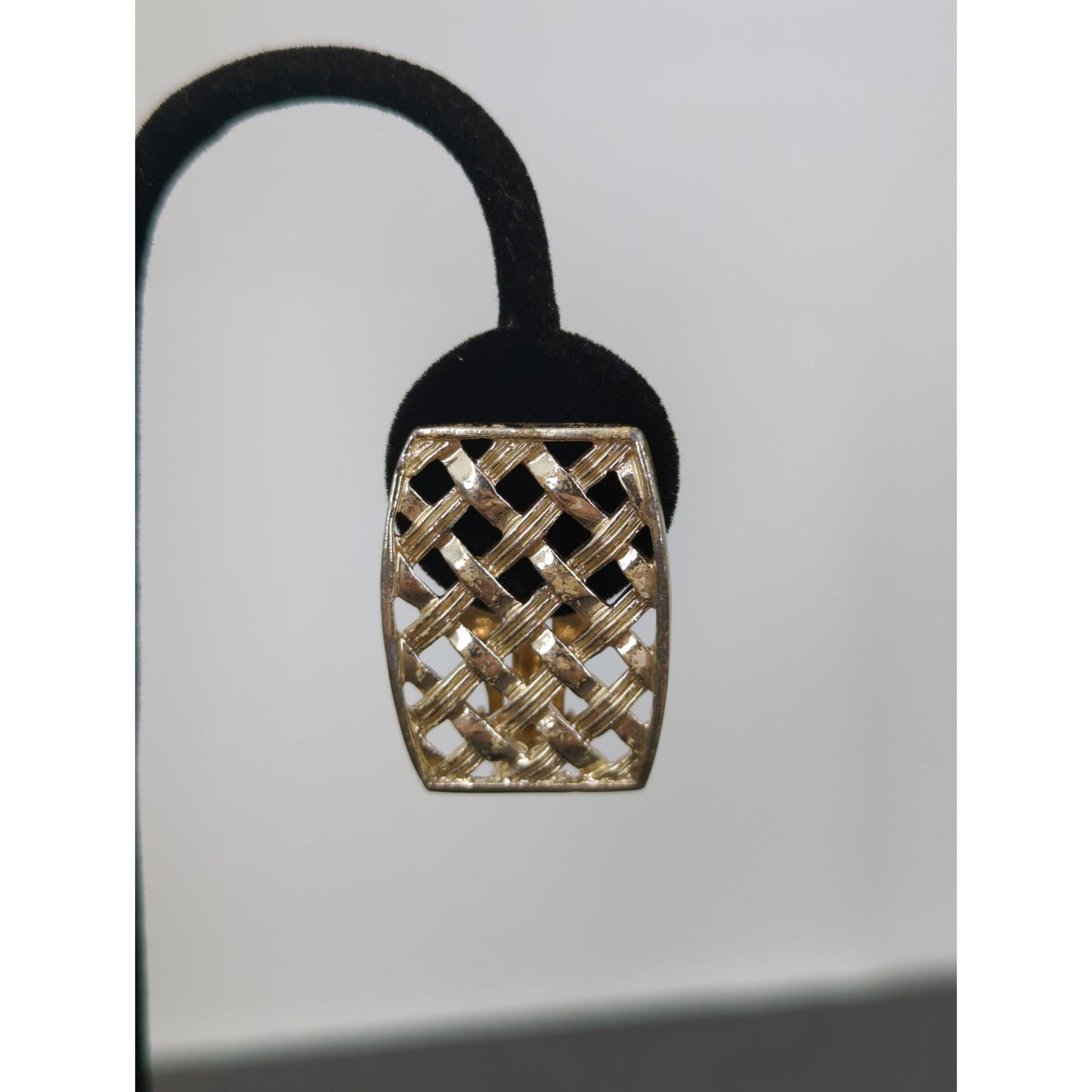 Vintage Sarah Coventry Geometric Gold Basketweave Clip On Earrings Whimsigoth