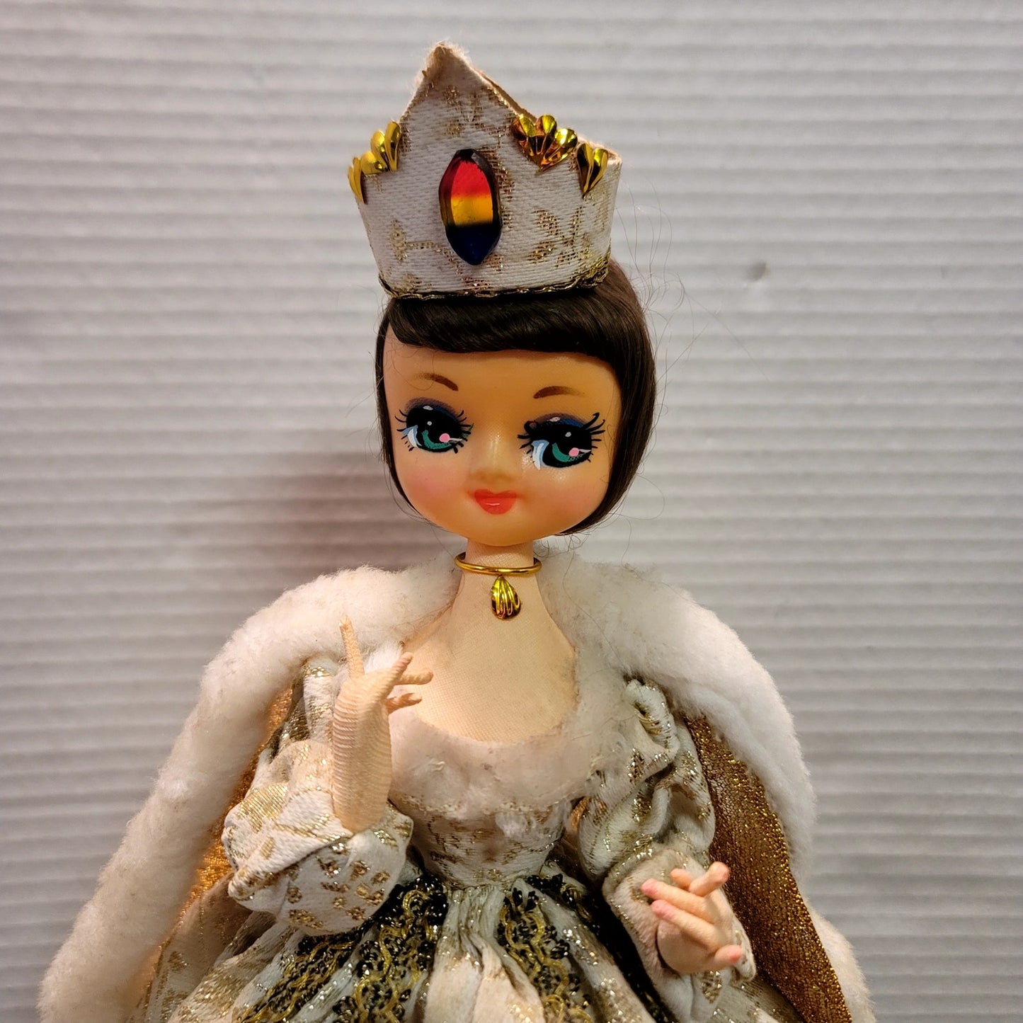 Big Eyes Vintage doll queen Bradley Made Korea Crown Robe Cape Rainbow Tiara