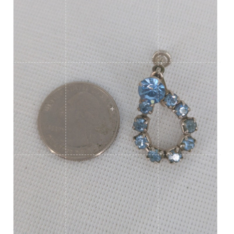 Vintage Blue Rhinestone Silvertone Loop Dangle Screw back Earrings Subtle