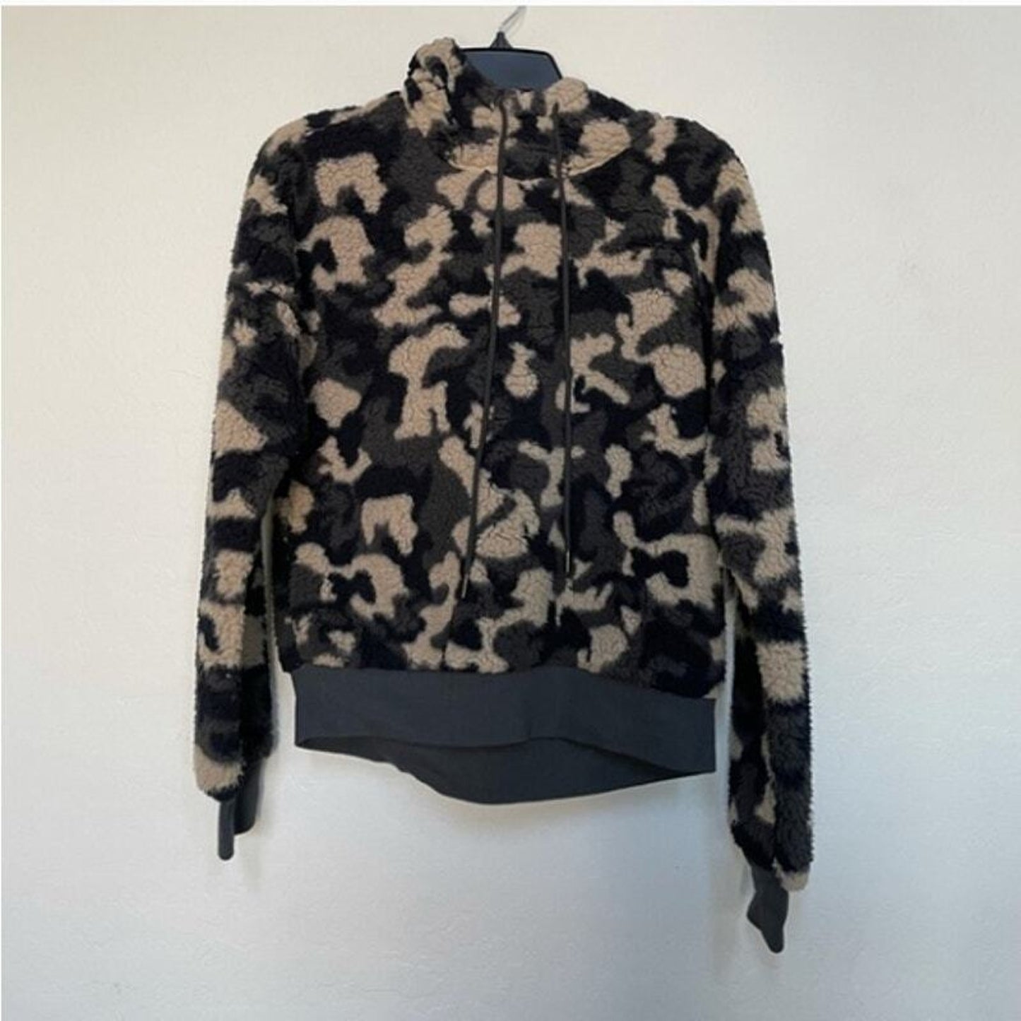 New Z by Zella Camo Sherpa hoodie size XS Teddy Ribbed Waist Cuffs drawstring