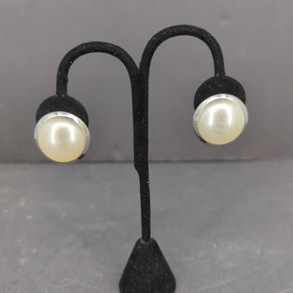Vintage Cream Faux Pearl Silver Tone Clip On Earrings Classic Minimalist