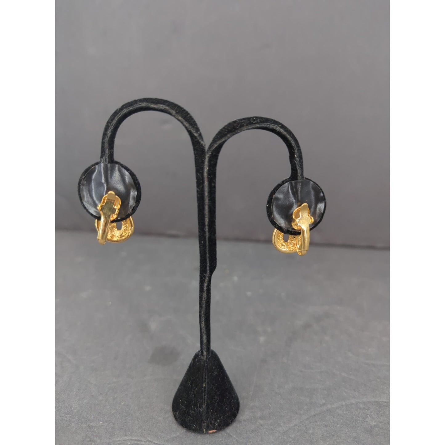 Vintage Gold Tone Black Enamel Teardrop Clip On Earrings Retro Modern Drop 1980s