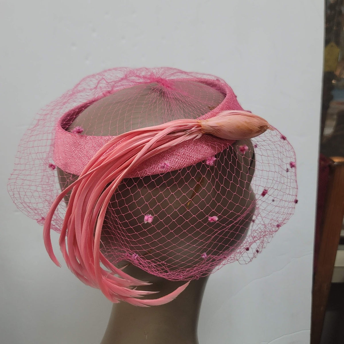 VINTAGE Pink Hat Net Veil Bird feather 7" union label Fascinator Wedding Races