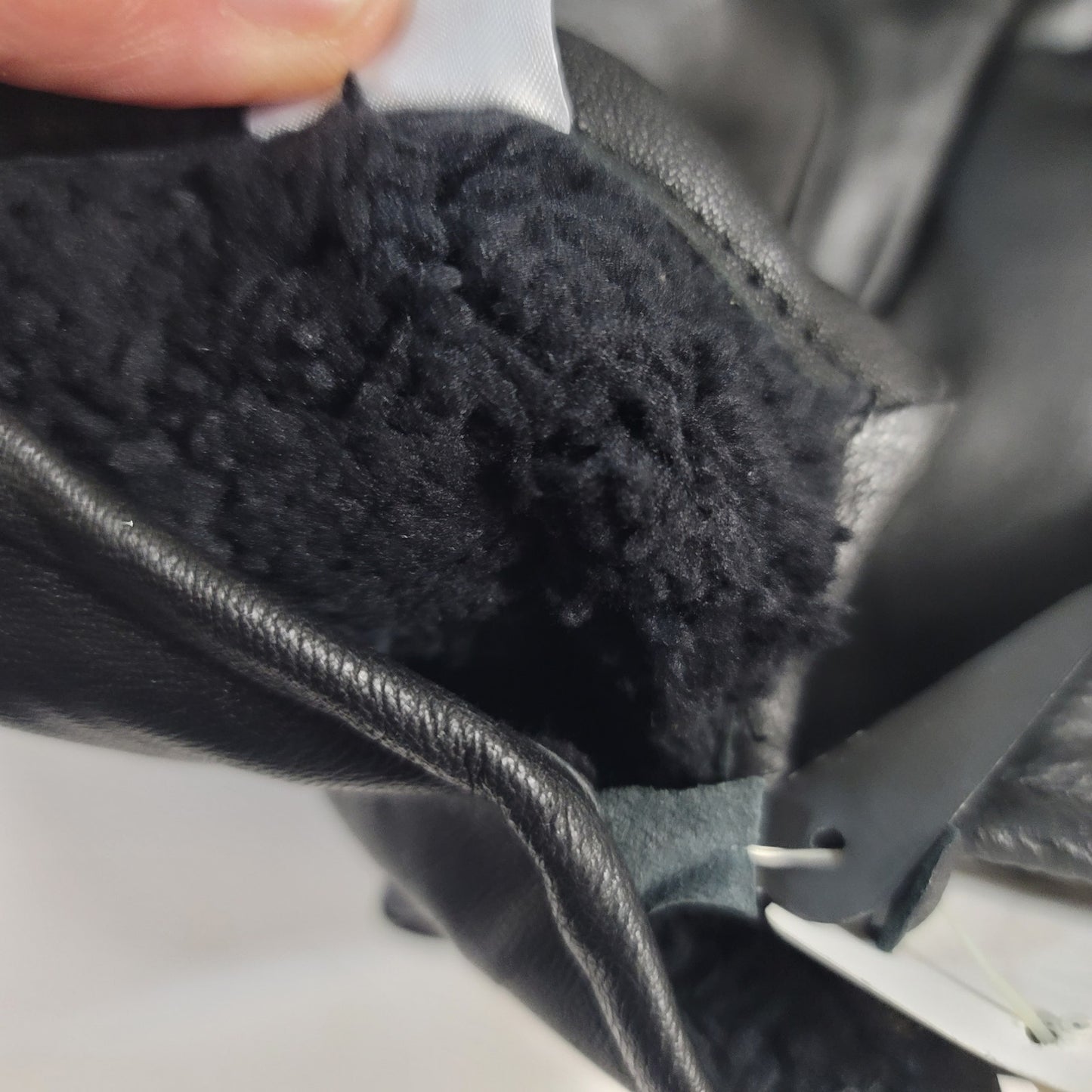 Gloves In Black Leather Faux Shearling Lined Side Slit medium Winter Driving NEW