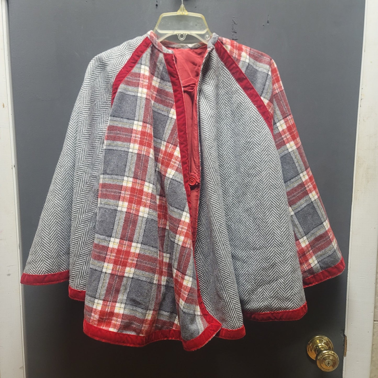 JL Collection Gray Herringbone Wool Reversible Cape Red Plaid Trim One Size