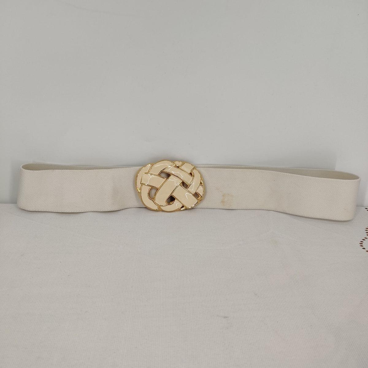 Retro Day Lor Signed White Enamel Gold Tone Scarf Clip Belt 80s Glam