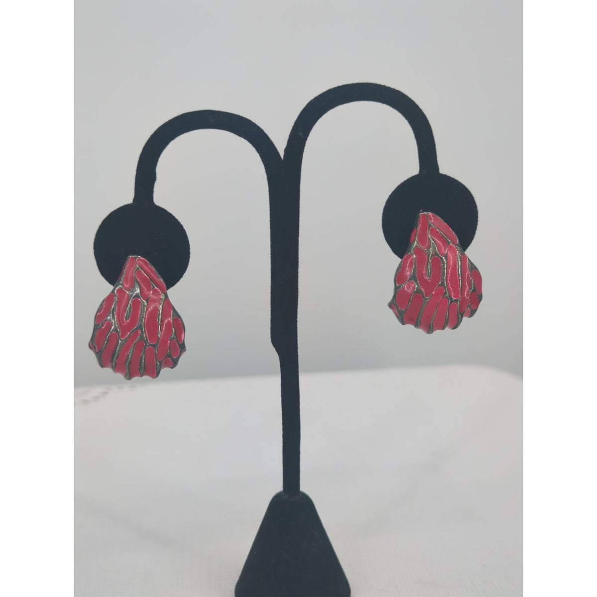 Vintage 1980s Bright Pink & Gunmetal Enamel Flame Clip-On Earrings