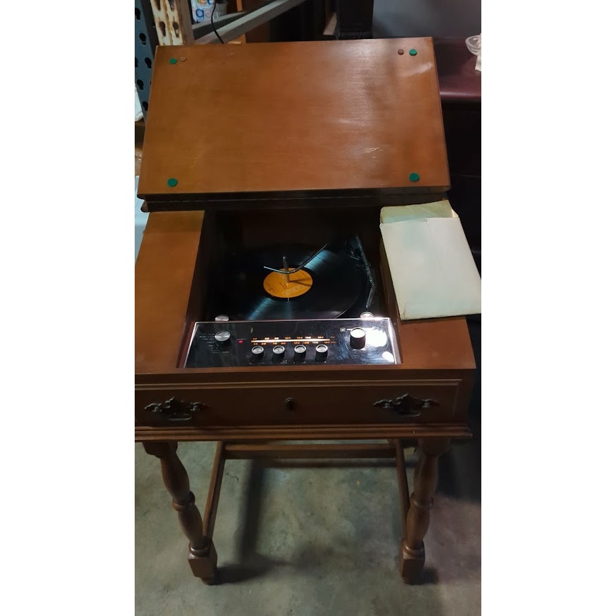 Secondhand Sandies: Retro MCM Phonograph & Radio Console | Mid-Century Gem