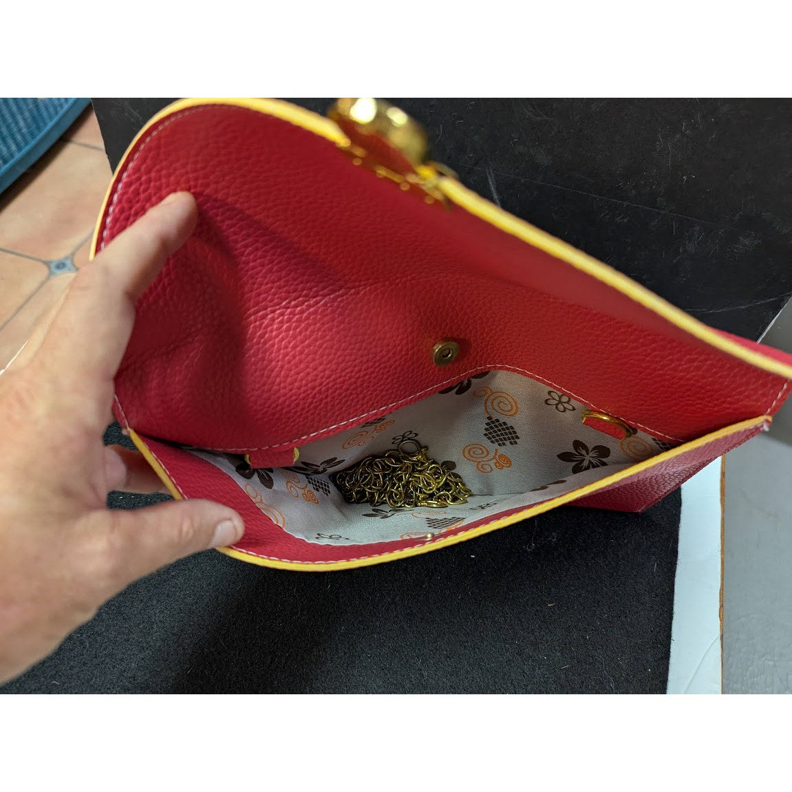 Vegan Pebbled Leather Conververtible Clutch Purse Shoulder Bag gold chain clasp