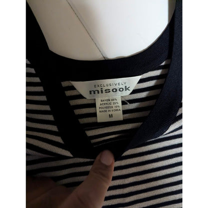 Exclusiely misook Size Medium Sleeveless tank top blue cream striped scoop neck