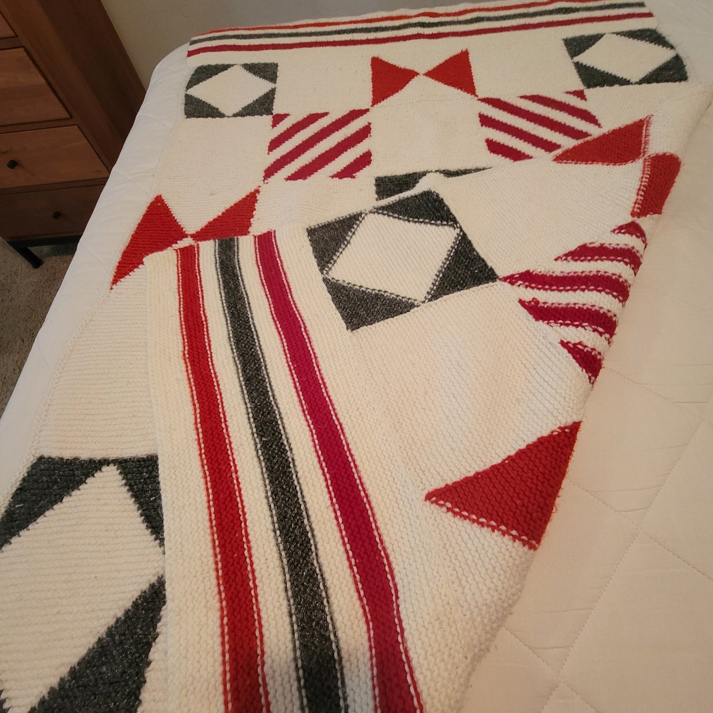 Cabin throw white red gray Geometric Afghan nautical PreOwned vintage