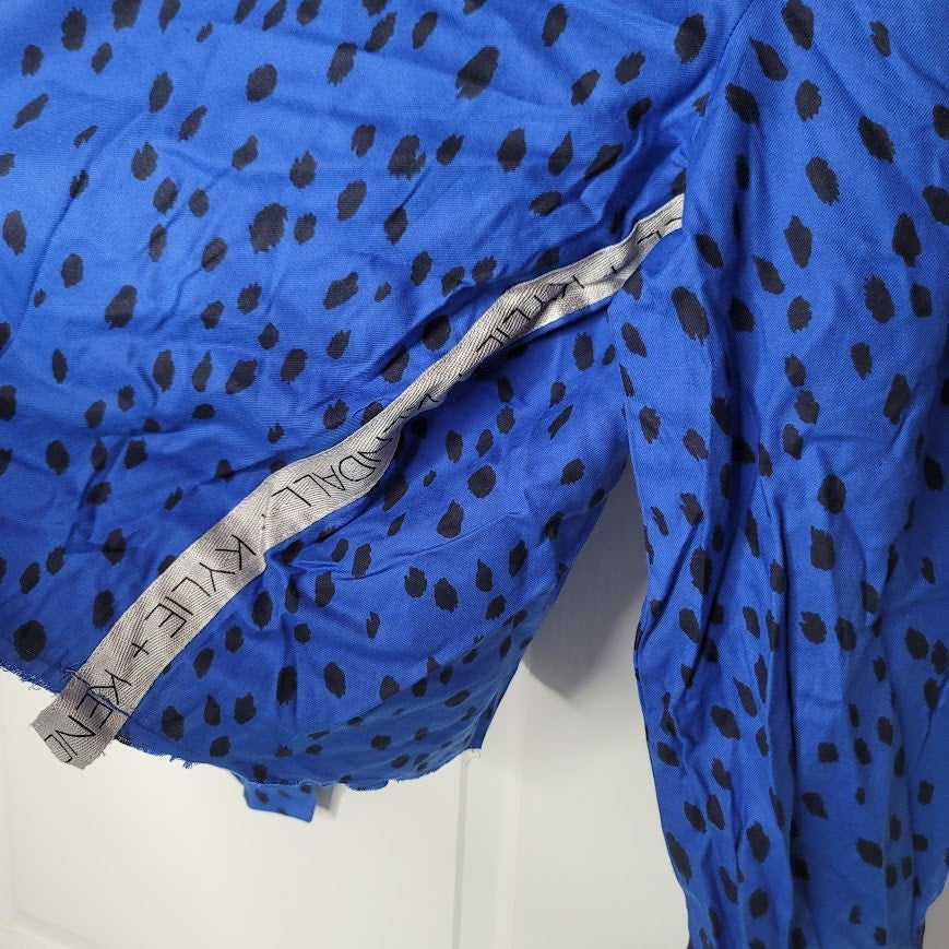 New kENDALL Kylie Size XL Blue Black blouse Button Up Raw Hem