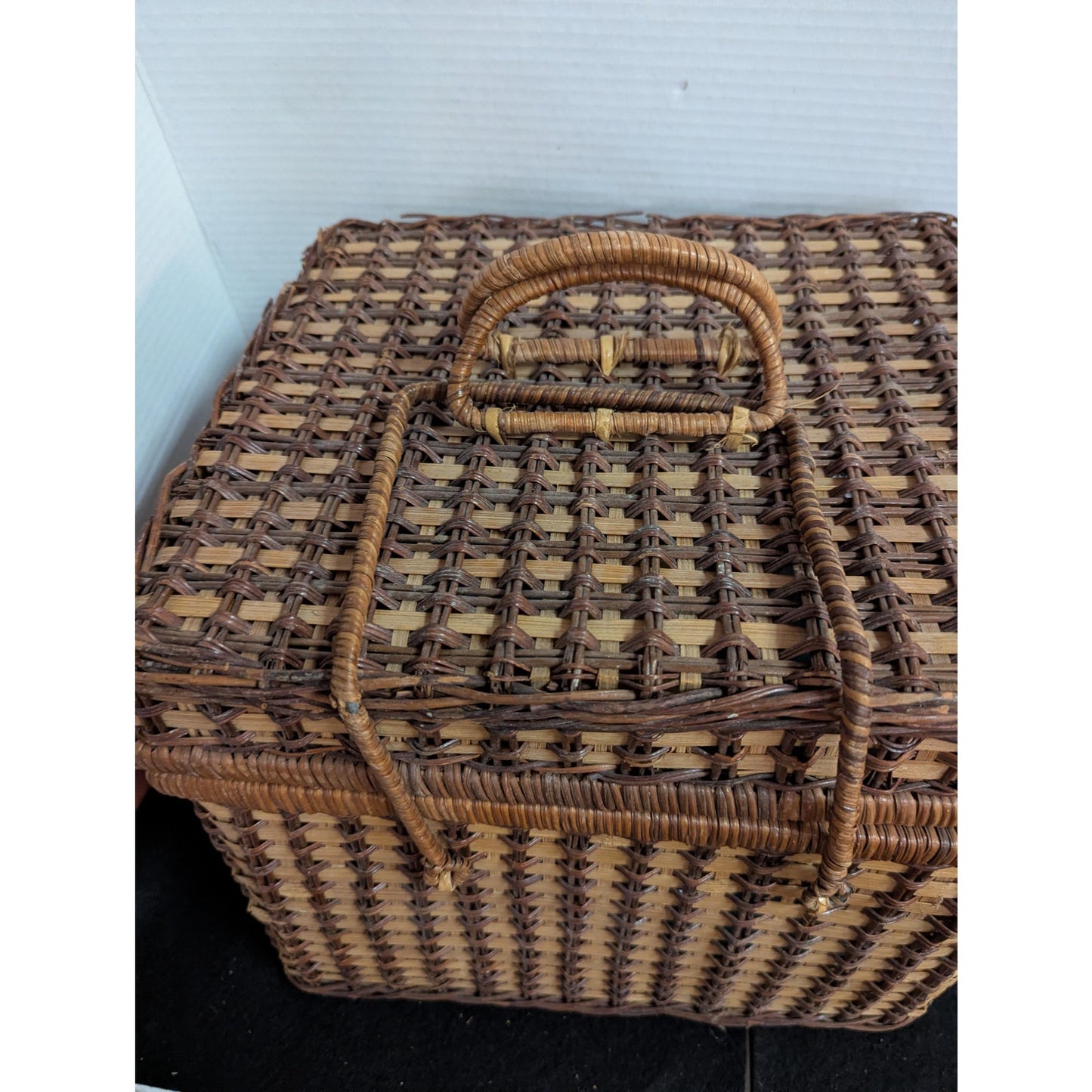 Vintage Woven Rattan Picnic Basket with Plastic Tableware Set