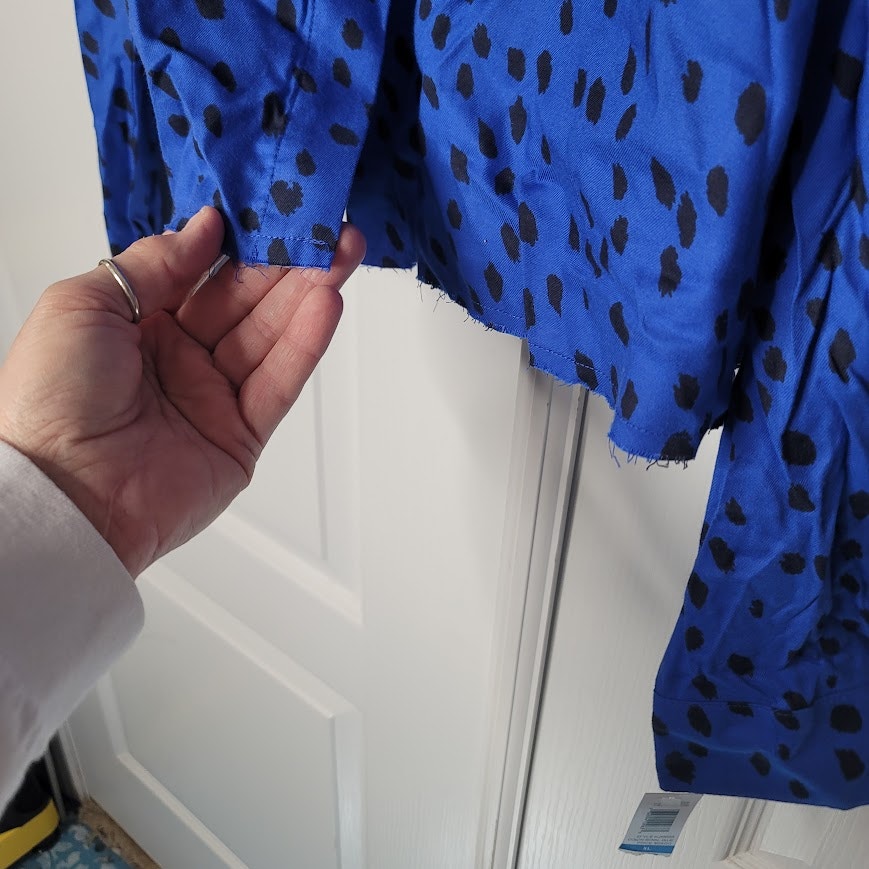 New kENDALL Kylie Size XL Blue Black blouse Button Up Raw Hem