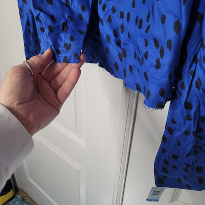 New kENDALL Kylie Size XL Blue Black blouse Button Up Raw Hem