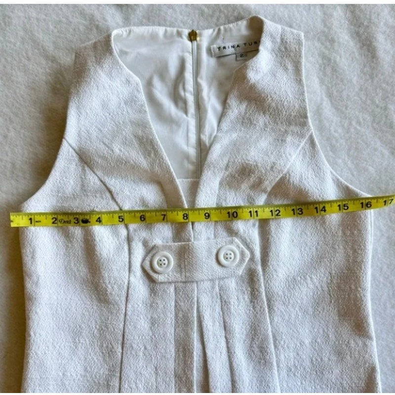 TRINA TURK Classic White Shift Mini Dress Size 2 Summer NEW Textured VNeck