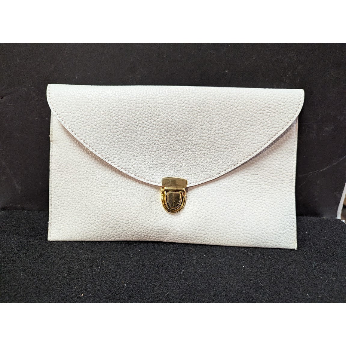 Vegan Pebbled Leather Conververtible Clutch Purse Shoulder Bag gold chain clasp