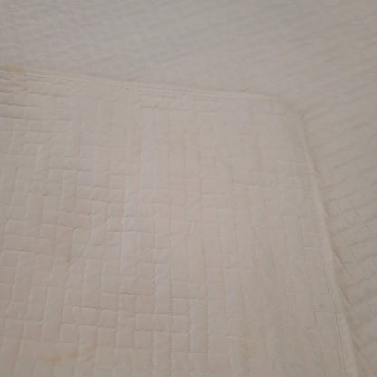 Vintage quilted blanket Coverlet Bedspread Queen/Full White Crosshatching round