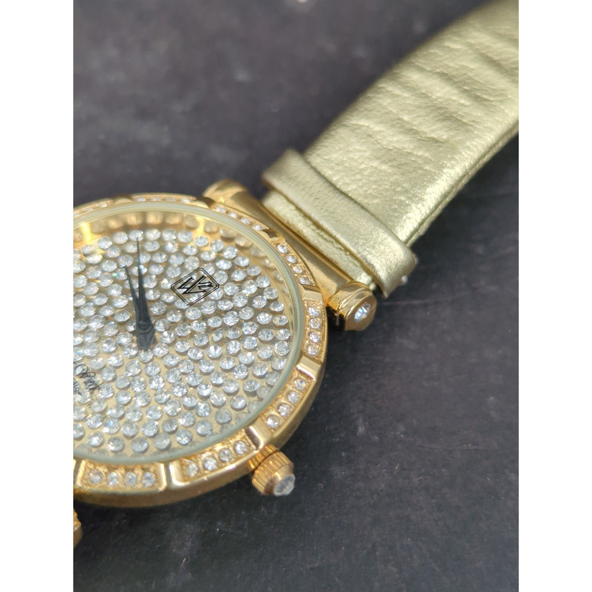 Vtg. Victoria Wieck Beverly Hills Gold Tone Crystal Pave Watch Gold Leather Band