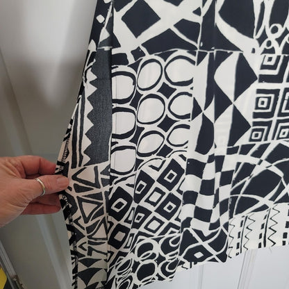 Versailles New York Black White Geometric Long tunic Side Slit Sleeveless Large