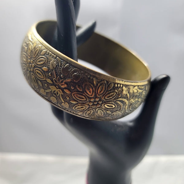 Artisan Brass medallion bangle bracelet chunky 80s METAL floral ENGRAVED