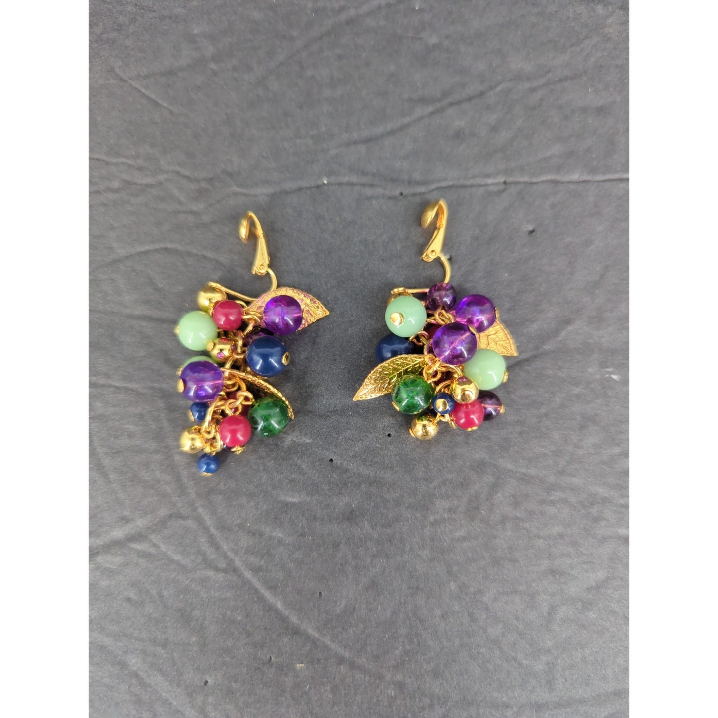 Vintage Avon Gold Tone Pearl Accent Floral Wreath Clip On Earrings Dangle Beads